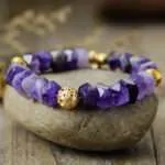 Pulsera del simbolito poderoso y piedras de amatista, lapislázuli o turquesa africana
