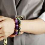 Pulsera del simbolito poderoso y piedras de amatista, lapislázuli o turquesa africana