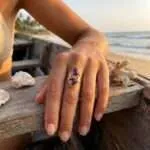 Anillo elegante de la doble piedra semipreciosa de apatita y amatista