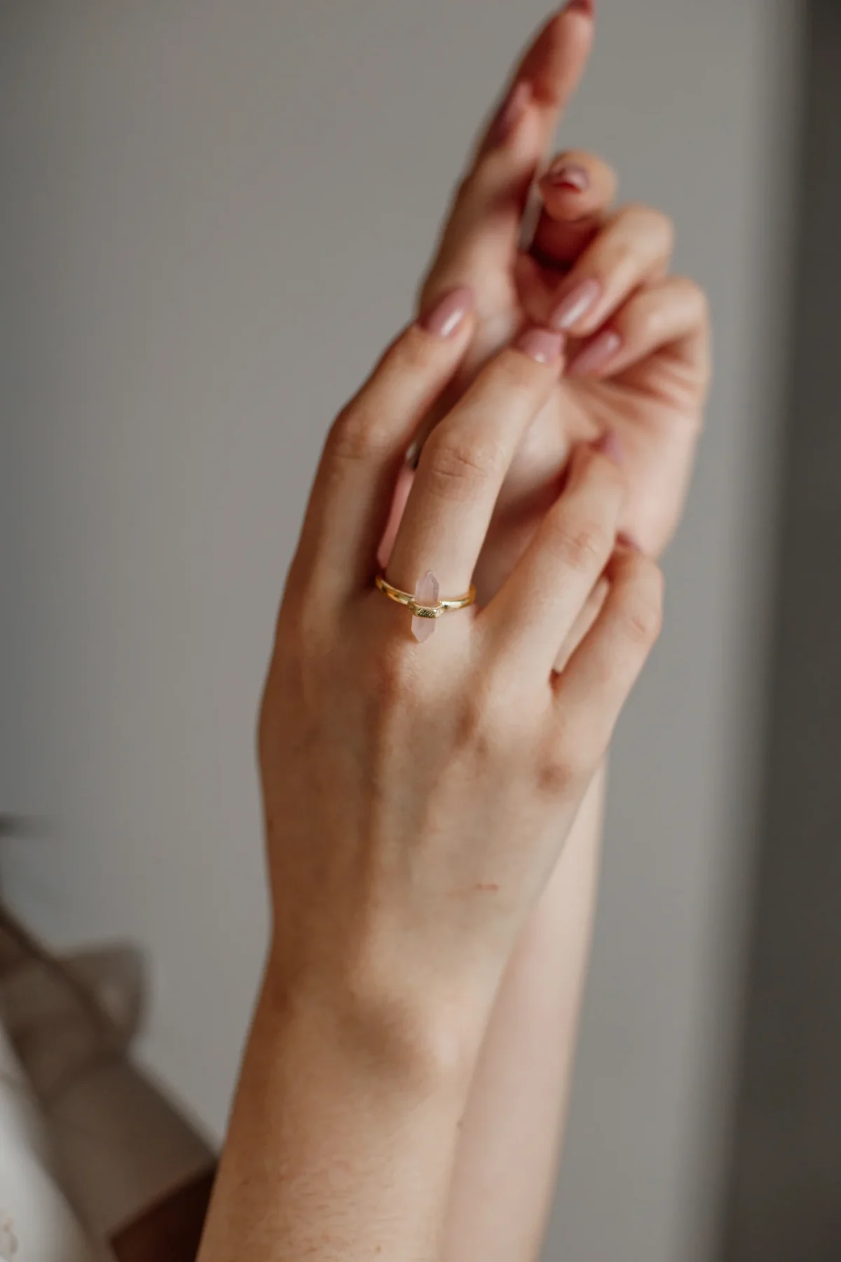 Anillo de la piedrita hexagonal del poder con cuarzo rosa o amatista - Imagen 7