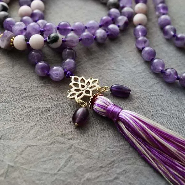 Colgante Japa Mala 108 cuentas símbolo flor de loto, amatista y jaspe