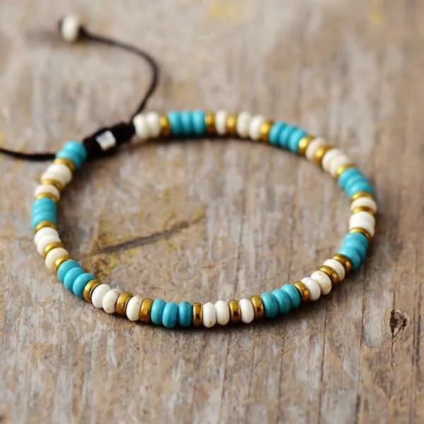 Pulsera boho chic de la calma de la ira con piedras de turquesa o sodalita