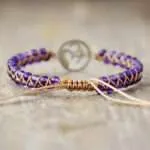 Pulsera símbolo OM de la unidad con lo supremo con amatista