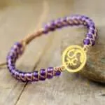 Pulsera símbolo OM de la unidad con lo supremo con amatista