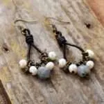 Pendientes del chakra corazón con labradorita y perlas de agua dulce