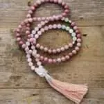 Collar Japa Mala 108 cuentas con amazonita, rodonita, cuarzo rosa y cuarzo cristal