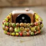 Correa Apple Watch elástica con símbolo OM y piedras de jaspe