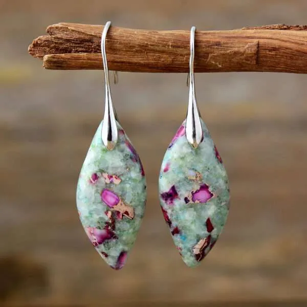 Pendientes bohemios de la nieve que no se deshace con piedras de jaspe