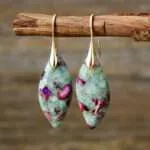 Pendientes bohemios de la nieve que no se deshace con piedras de jaspe