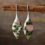 Pendientes bohemios de la nieve que no se deshace con piedras de jaspe