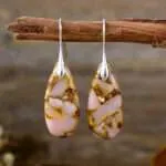 Pendientes bohemios de la nieve que no se deshace con piedras de jaspe
