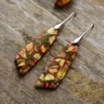 Pendientes boho del feliz enraizamiento con piedras de jaspe