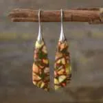 Pendientes boho del feliz enraizamiento con piedras de jaspe