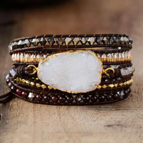 Pulsera del despertar del séptimo chakra con drusa de cristal de roca