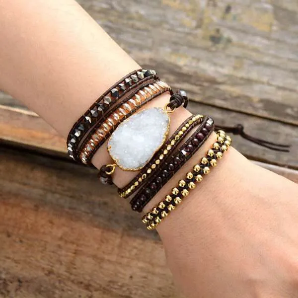 Pulsera del despertar del séptimo chakra con drusa de cristal de roca