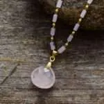 Colgante reconstituyente con piedras de cuarzo rosa, lapislázuli o aventurina