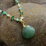 Colgante reconstituyente con piedras de cuarzo rosa, lapislázuli o aventurina