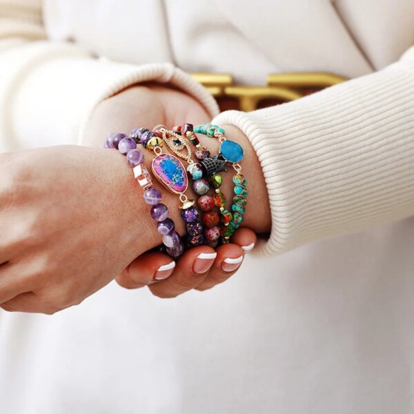 Pulsera del viajero seguro con drusa de cuarzo y cuentas de turquesa