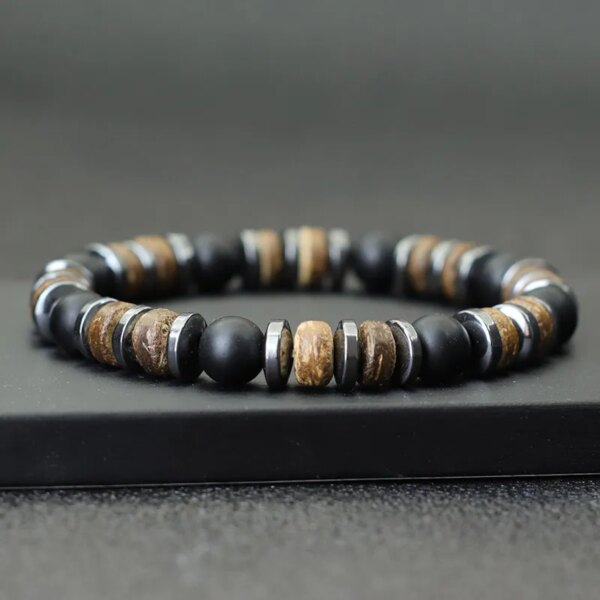 Pulseras bohemias con bolas de madera, hematita y gemas naturales