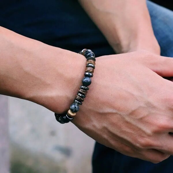 Pulseras bohemias con bolas de madera, hematita y gemas naturales