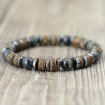 Pulseras bohemias con bolas de madera, hematita y gemas naturales
