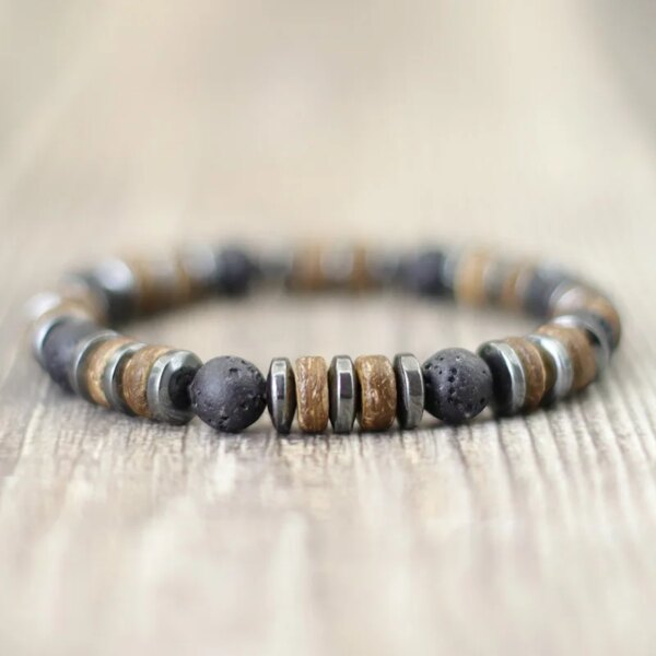 Pulseras bohemias con bolas de madera, hematita y gemas naturales