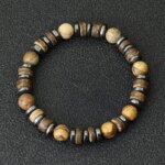 Pulseras bohemias con bolas de madera, hematita y gemas naturales