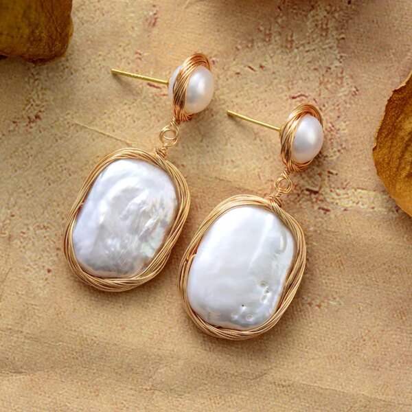 Pendientes boho del equilibrio en el pensamiento con perlas de agua dulce