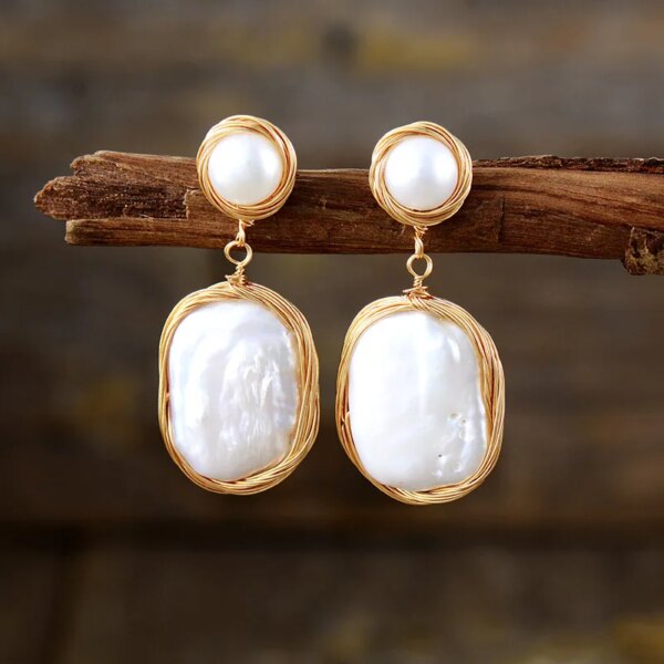 Pendientes boho del equilibrio en el pensamiento con perlas de agua dulce