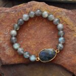 Pulsera elástica del equilibrio de las hormonas con labradorita o amatista
