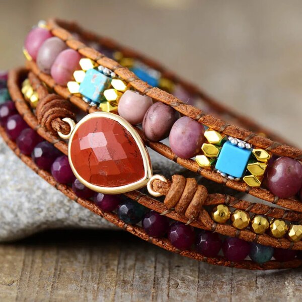 Pulsera de la Puerta de Elvira con piedra central de jaspe rojo, rodonita y jade