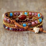Pulsera de la Puerta de Elvira con piedra central de jaspe rojo, rodonita y jade