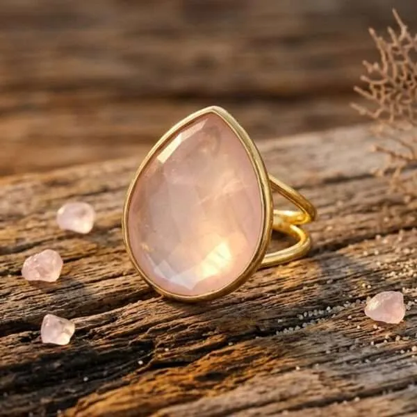 Anillo de mi pequeña piedra protectora en el camino