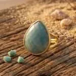 Anillo de mi pequeña piedra protectora en el camino