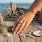 Anillo de mi pequeña piedra protectora en el camino