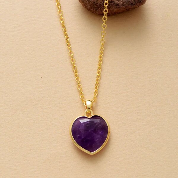 Collar del amor fructífero en forma de corazón con amatista, lapislázuli u ónix negro