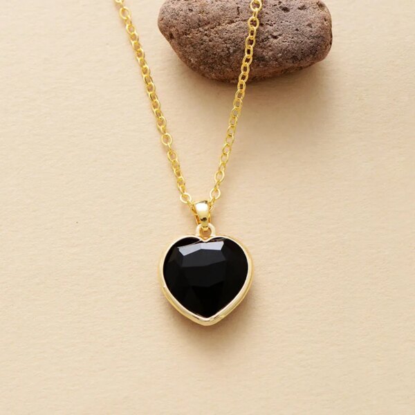 Collar del amor fructífero en forma de corazón con amatista, lapislázuli u ónix negro