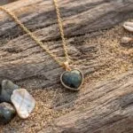 Collar del Amor Fructífero — Corazón de Piedra Natural