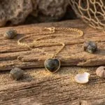 Collar del Amor Fructífero — Corazón de Piedra Natural