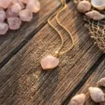 Collar del Amor Fructífero — Corazón de Piedra Natural