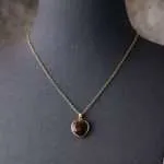 Collar del amor fructífero en forma de corazón con varias piedras naturales