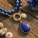 Collar del camino fundamental con piedras semipreciosas