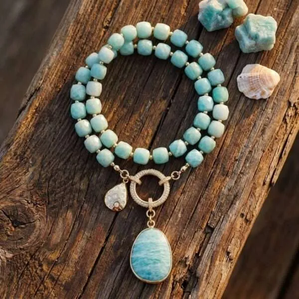 Collar del camino fundamental con piedras semipreciosas