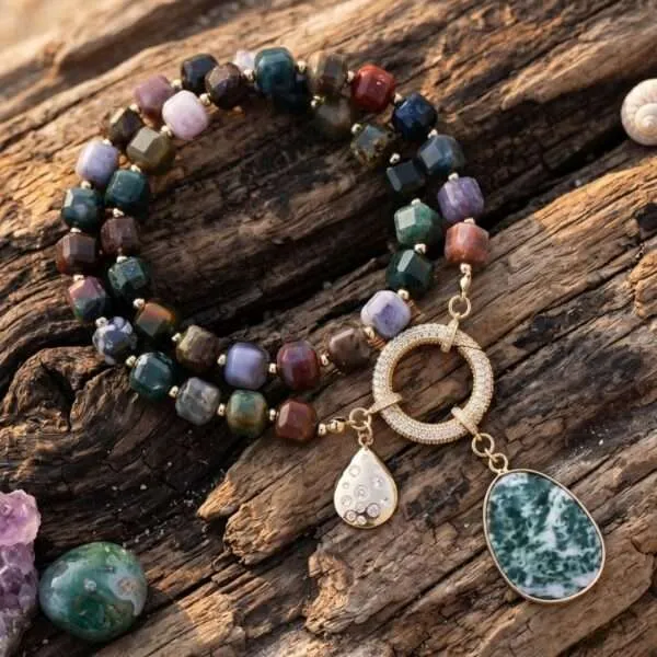 Collar del camino fundamental con piedras semipreciosas