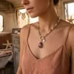 Collar del camino fundamental con piedras semipreciosas