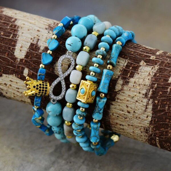 Conjunto boho de las 3 piedras azules con símbolo infinito del presente