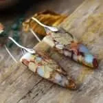 Pendientes del jardín de las flores que sanan el alma con piedras de jaspe