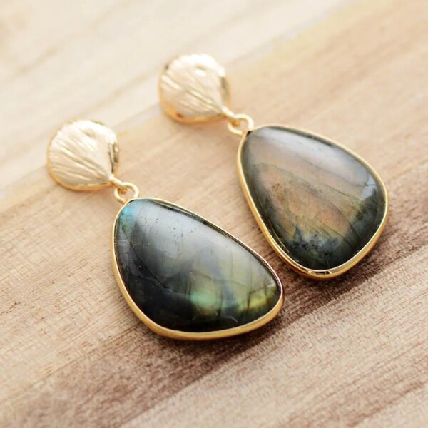 Pendientes místicos de la introspección con piedras de labradorita
