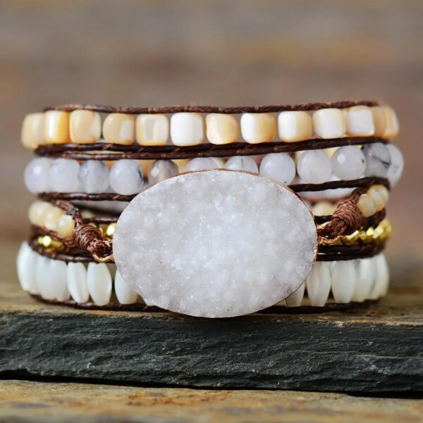 Pulsera de las verdades ocultas con drusa de cristal de roca y jade