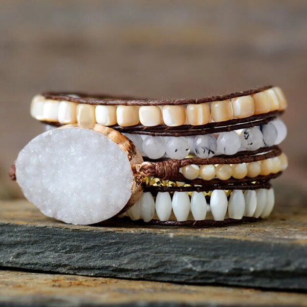 Pulsera de las verdades ocultas con drusa de cristal de roca y jade